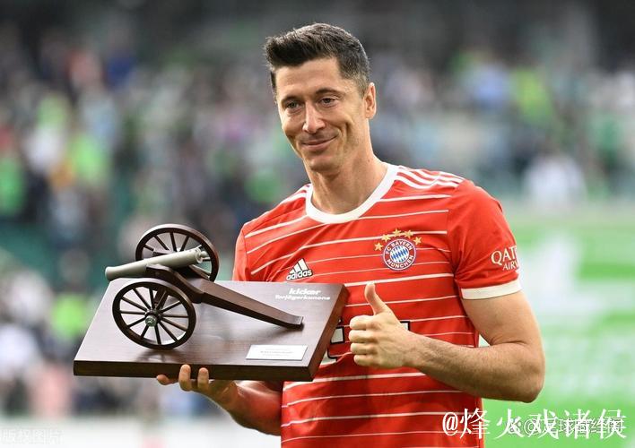 莱万多夫斯基荣膺本赛季德甲最佳球员称号